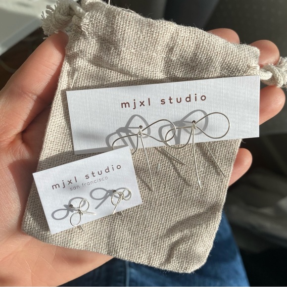 mini bow earrings 🎀 (14kt gold filled) - Picture 3 of 3